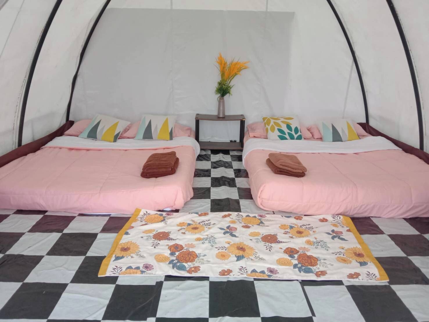 Tent Family Room | Minibar, rollaway beds, bed sheets