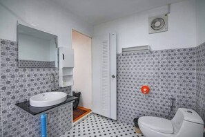 Bathroom - Mon Mon Homestay (Mae Rim)