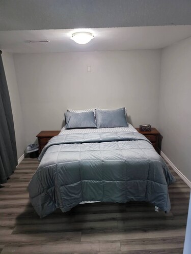 Bright & Cozy 2-Bedroom Main Floor Suite