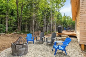 Outdoor dining - Vrbo Property (Petite-Rivière-Saint-François)