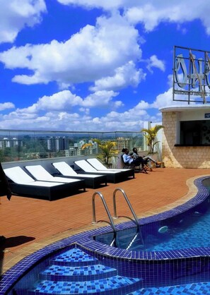 Pool - Three bedroom duplex kilimani (Nairobi)