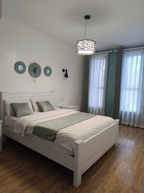 2 bedrooms, iron/ironing board, Internet, bed sheets - Three bedroom duplex kilimani (Nairobi)