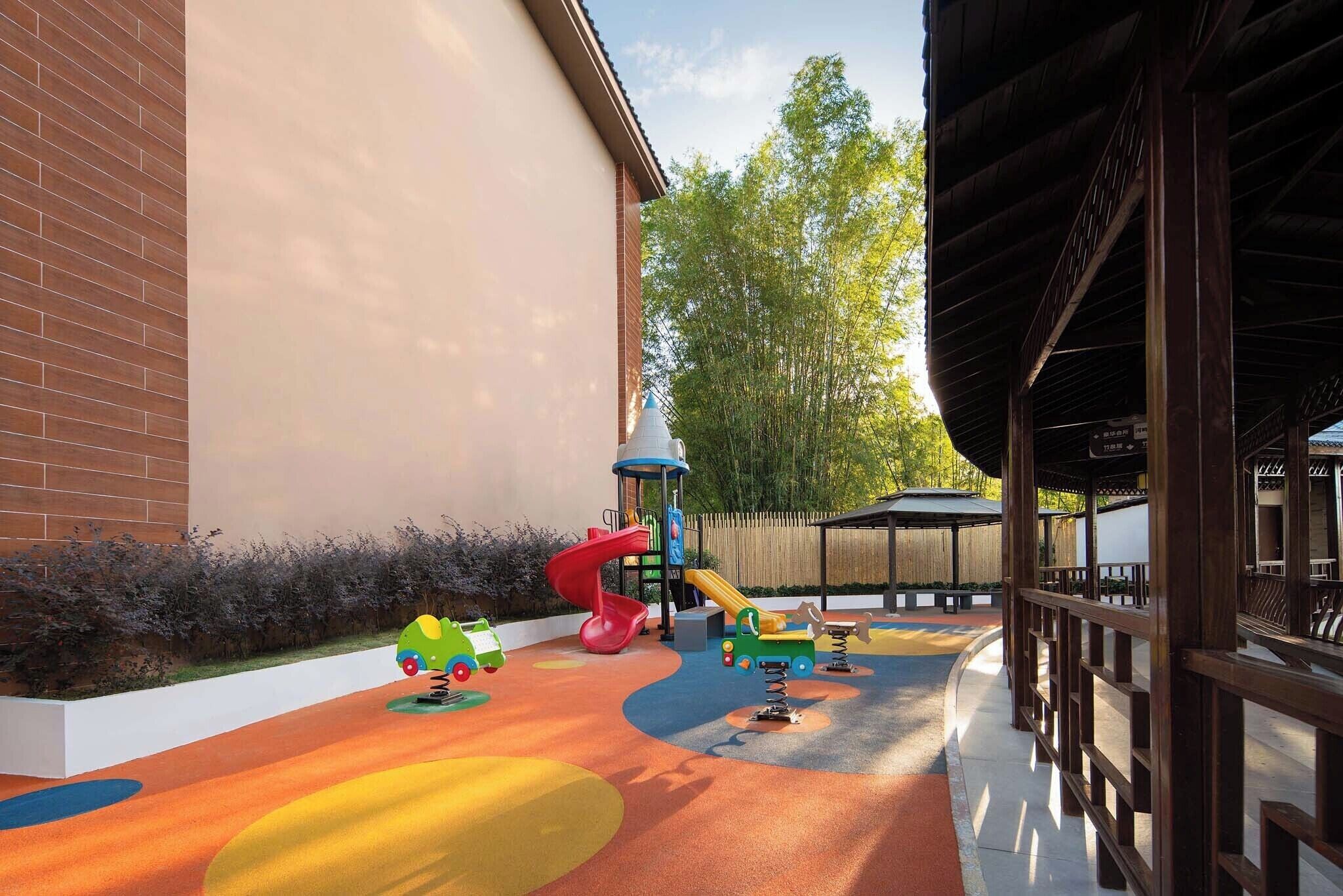 Área de juegos infantiles al aire libre