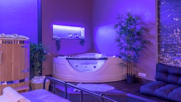 Appartement Luxe, vue ville | Bain à remous privé