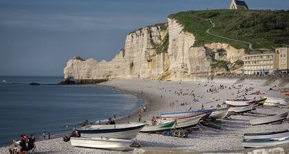 Blick auf Etretat, Strandklippen, Golf