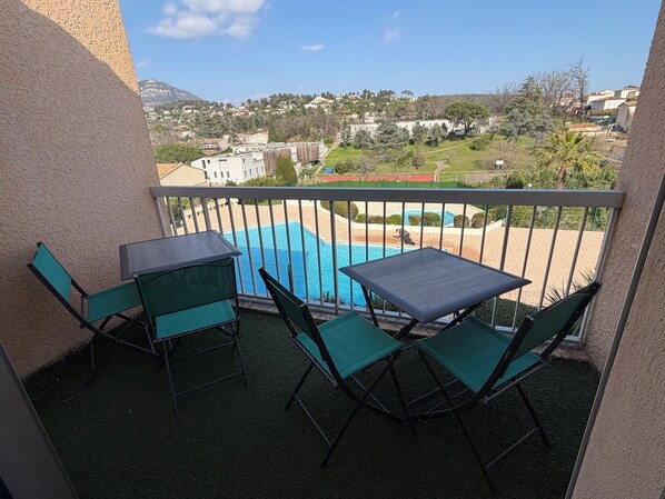 Outdoor dining - Small cocoon in quiet residence with swimming pool (Vence)