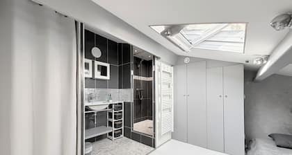 Small cocoon in quiet residence with swimming pool