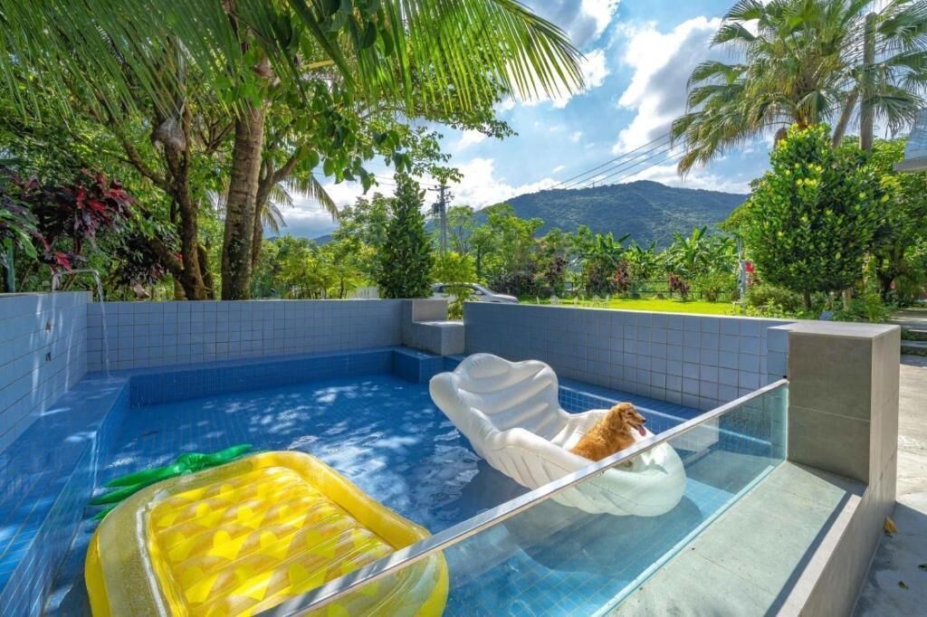 Hus Classic - balkong - utsikt mot innergården | Pool