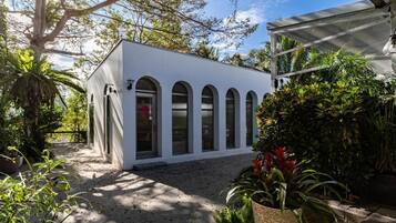 Comfort Cabin, Balcony, Courtyard View | Exterior