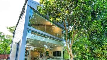 Hus Classic - balkong - utsikt mot innergården | Exteriör