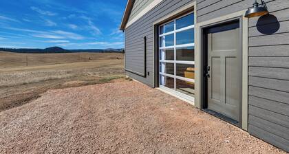 Escape to the Black Hills! Modern Countryside Home