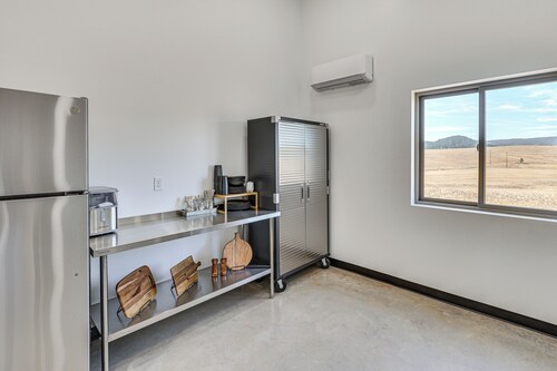 Gateway to the Black Hills! Modern Countryside Apt