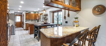 Fun w/ Family! Peaceful Countryside Tiffin Retreat