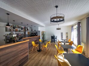 Bar (on property) - Hôtel Restaurant le Tanargue (Valgorge)