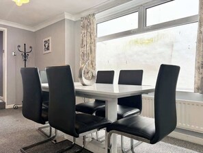 Dining - SeaDreamz –Stylish Seafront Retreat in Penzance (Penzance)