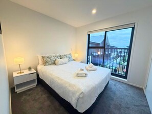 2 habitaciones, tabla de planchar con plancha, wifi y ropa de cama 