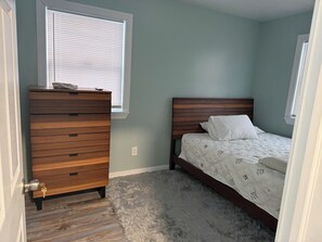 Room - Indy Michigan rd house in northwest of Indianapolis near 465 north, 4brds 3 bath (Indianapolis)