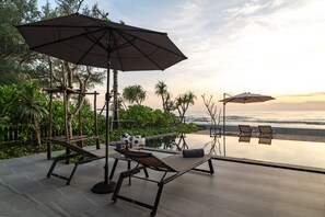 Terrace/patio - Luxury Beachfront Villa with Sea-View Retreat & Pool in Natai (Khok Kloi)