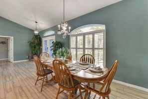 Dining - Island Vibes! Canal-Front Home in Port Charlotte (Port Charlotte)