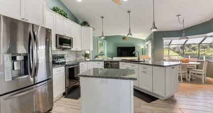 Island Vibes! Canal-Front Home in Port Charlotte