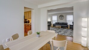 A modern living room with a sofa, coffee table, and a rug. - Sandusky Adventure Hub: Patios, Grill + Yard! (Sandusky)