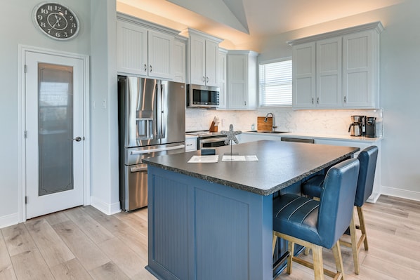 Fridge, microwave, stovetop, dishwasher - West End Galveston Beach House: Pool & Pier Access (Galveston)