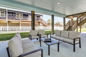 Terrace/patio - West End Galveston Beach House: Pool & Pier Access (Galveston)