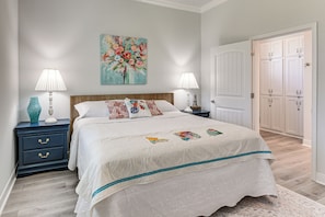 Iron/ironing board, travel cot, Internet, bed sheets - West End Galveston Beach House: Pool & Pier Access (Galveston)