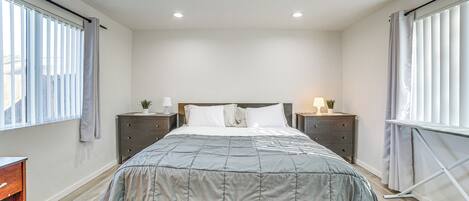 Iron/ironing board, Internet, bed sheets