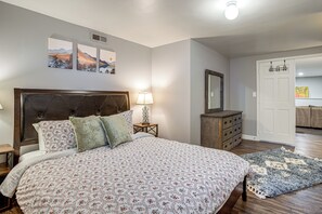 4 Schlafzimmer, Schreibtisch, Bügeleisen/Bügelbrett, Internetzugang