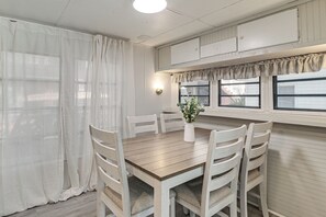 Dining - Golf Cart + Beach Access! Ocean Lakes Retreat (Myrtle Beach)