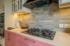 Biệt thự Deluxe, ban công, quang cảnh thành phố | Bếp riêng