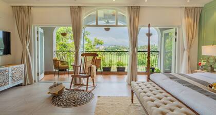 ELIVAAS Vacasa 5BHK PetFriendly & Pool