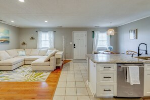 TV - Bright & Airy Condo: Walk to Beach/Boardwalk! (Ocean City)