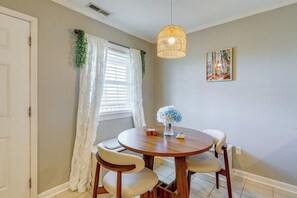 Dining - Bright & Airy Condo: Walk to Beach/Boardwalk! (Ocean City)