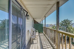 Terrace/patio - Bright & Airy Condo: Walk to Beach/Boardwalk! (Ocean City)