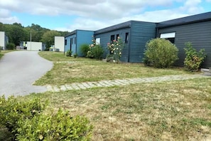 Außenseite Ferienhaus [Sommer]