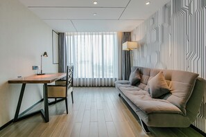 Comfort dubbelrum - utsikt mot staden | Vardagsrum