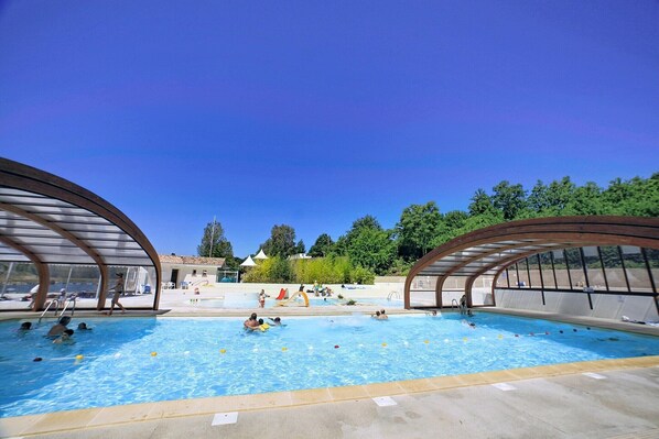 Pool - Escape near Monclar-de-Quercy Lake (Monclar-de-Quercy)