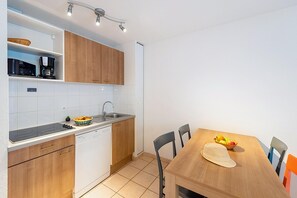 Private kitchen - Comfy Duplex Cottage in Saumur (Saumur)