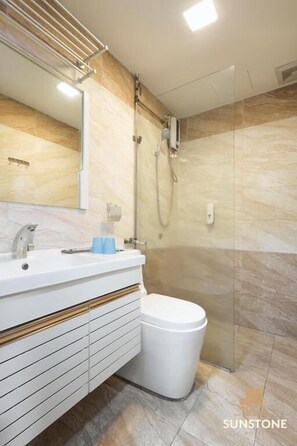 Dobbeltrom – standard, byutsikt | Bad