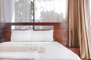 Deluxe Double Room, Patio, Garden View