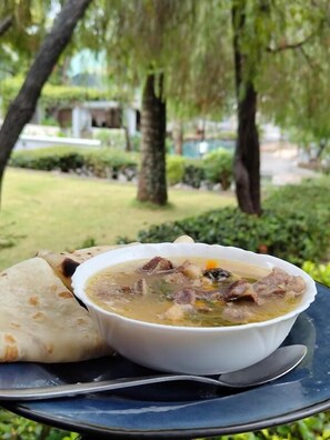 الطعام والشراب