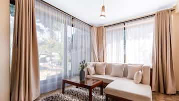 Doppia Deluxe, patio, vista giardino | Area soggiorno