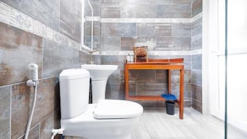 Habitación doble Deluxe, balcón, vista a la alberca | Baño