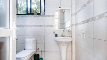 Chambre Double Deluxe, balcon, vue piscine | Salle de bain