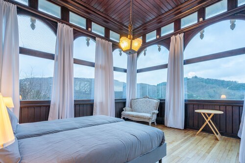 Elegant castle for 12 guests