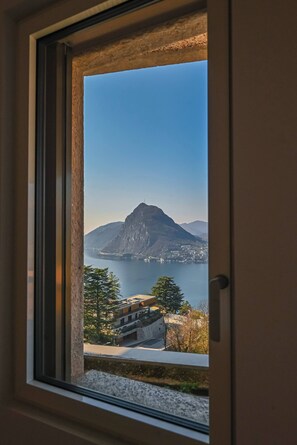 Interior - Serenity Lakefront 2 Bedrooms Retreat in Lugano (Ruvigliana)
