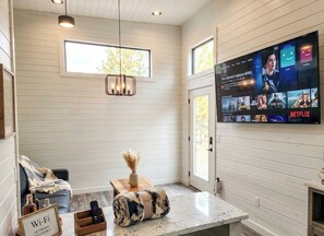Living area - Romantic Red Rock Escape:1BR Cottonwood Chalet near Sedona Wine Trail & AC: TH25 (Cottonwood)