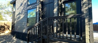 Romantic Red Rock Escape:1BR Cottonwood Chalet near Sedona Wine Trail & AC: TH25